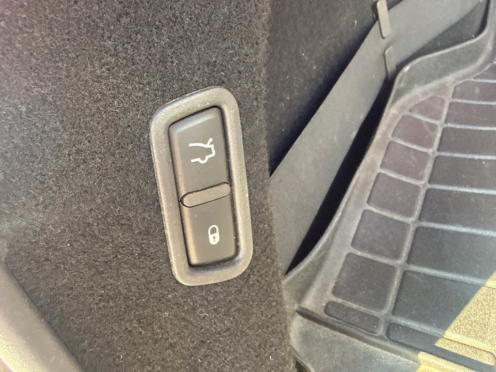 Used 2017 Maserati Levante w/ Sport Package AWD/4WD image 16