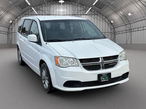Used 2014 Dodge Grand Caravan SE image 1