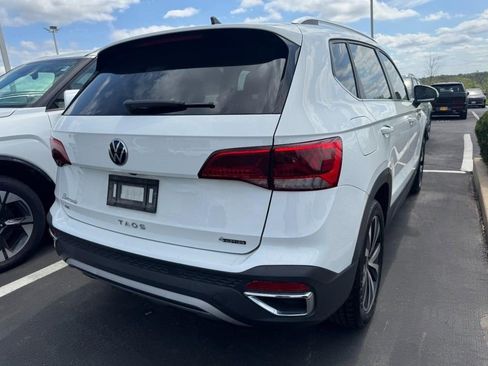 Used 2022 Volkswagen Taos SE image 2