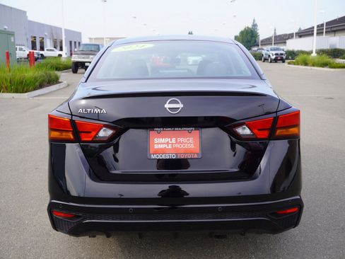 Used 2024 Nissan Altima 2.5 S image 9