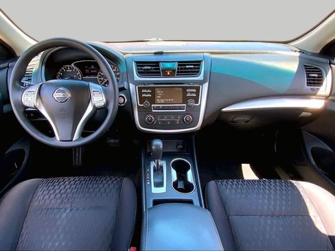Used 2017 Nissan Altima FWD image 15