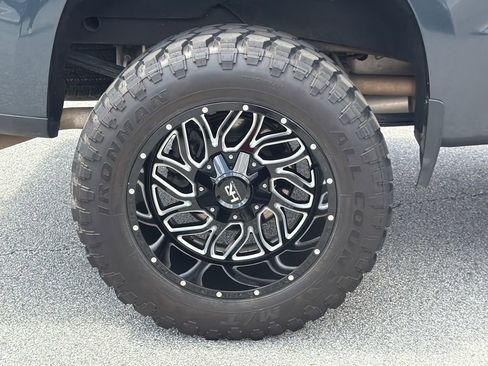 Used 2021 Chevrolet Silverado 1500 LT AWD/4WD image 17