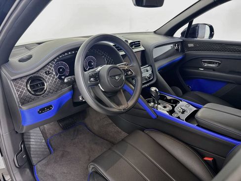 Used 2025 Bentley Bentayga AWD/4WD image 5