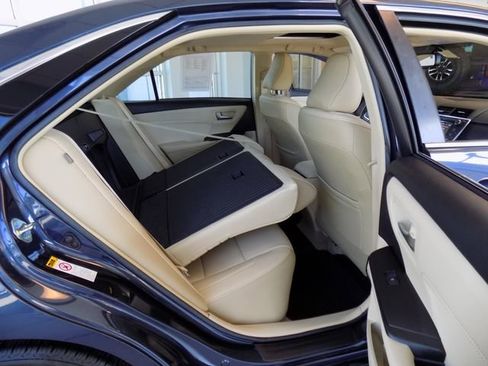 Used 2017 Toyota Camry XLE w/ Moonroof Package FWD image 30