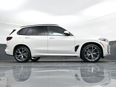 Used 2026 BMW X5 xDrive40i w/ M Sport Package AWD/4WD image 29