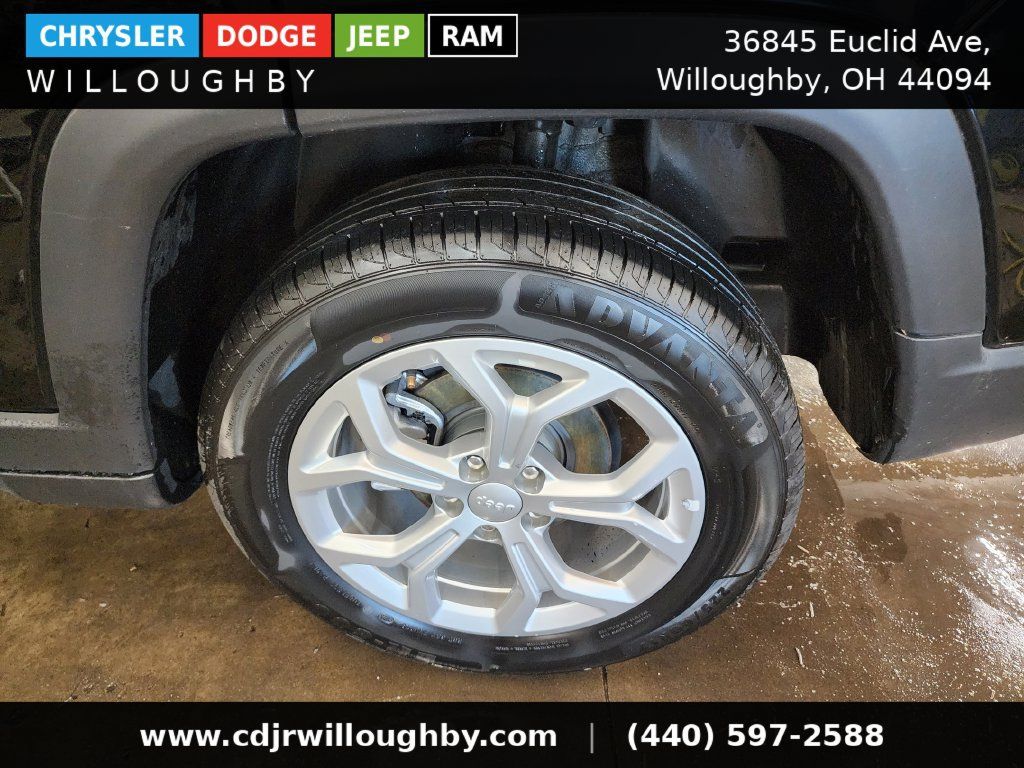 Used 2024 Jeep Compass Latitude AWD/4WD image 38