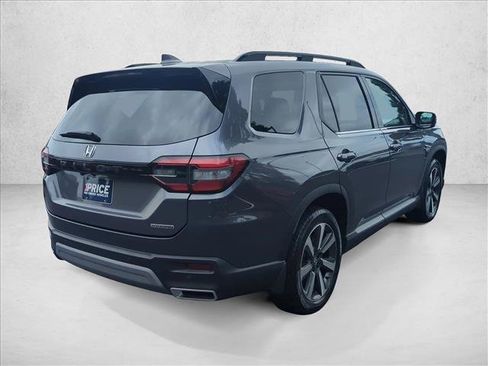 Used 2023 Honda Pilot Touring image 5