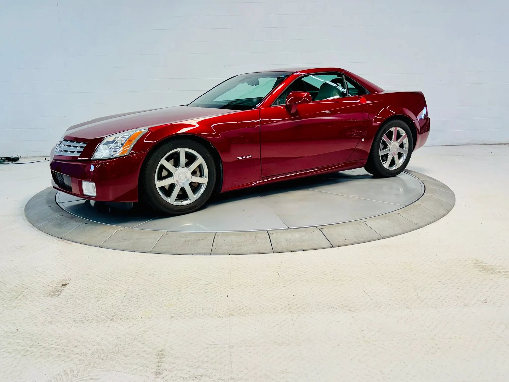 Used 2006 Cadillac XLR RWD image 7