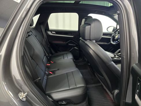 Certified 2025 Porsche Cayenne image 25