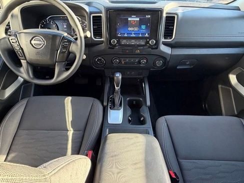 Used 2022 Nissan Frontier SV image 11