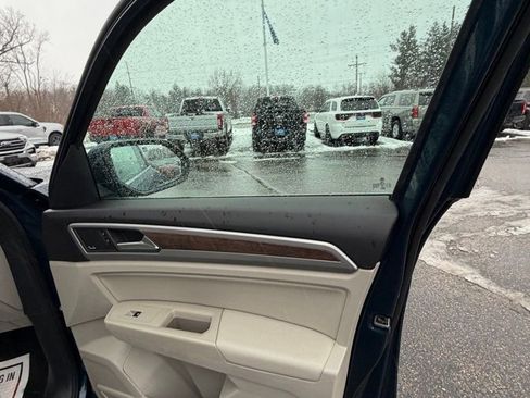 Used 2019 Volkswagen Atlas SEL Premium image 18