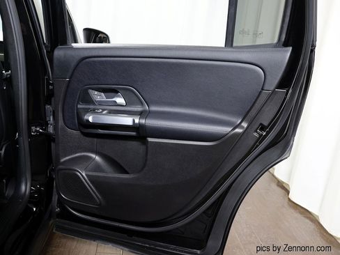 Used 2020 Mercedes-Benz GLB 250 GLB 250 4MATIC SUV w/ Premium Package image 31