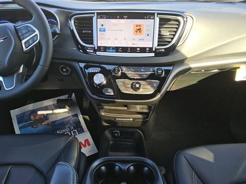 New 2026 Chrysler Voyager LX image 11