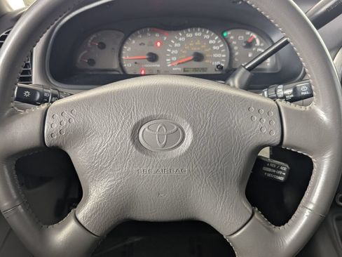 Used 2002 Toyota Sequoia Limited RWD image 15
