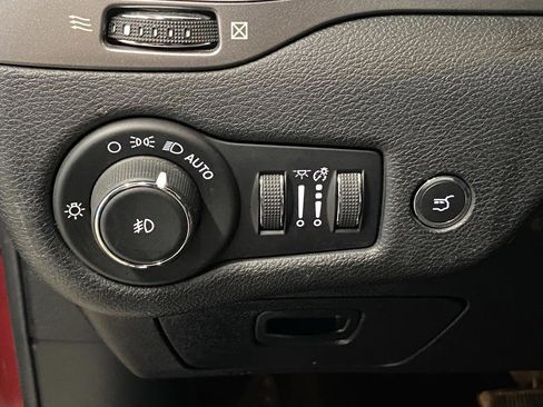 Used 2020 Jeep Cherokee Limited image 23