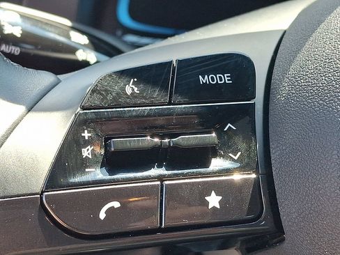 Used 2025 Hyundai Elantra Sport FWD image 21