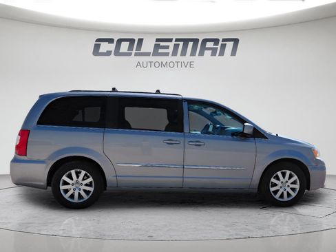 Used 2015 Chrysler Town & Country Touring FWD image 6