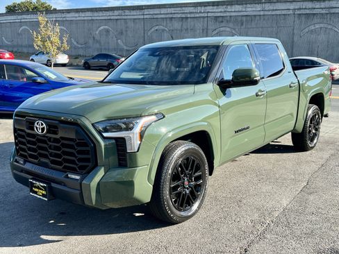 Used 2022 Toyota Tundra SR5 w/ TRD Sport Package AWD/4WD image 10