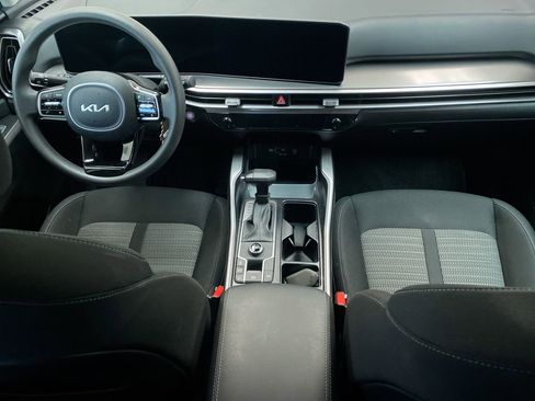 Certified 2025 Kia Sorento LX image 31
