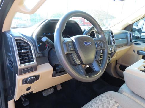 Used 2017 Ford F350 XLT w/ XLT Premium Package image 31