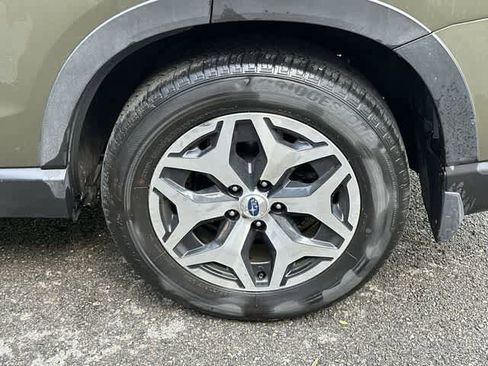 Certified 2023 Subaru Forester Premium AWD/4WD image 5
