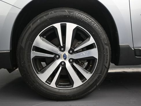 Used 2019 Subaru Outback 3.6R Limited AWD/4WD image 9