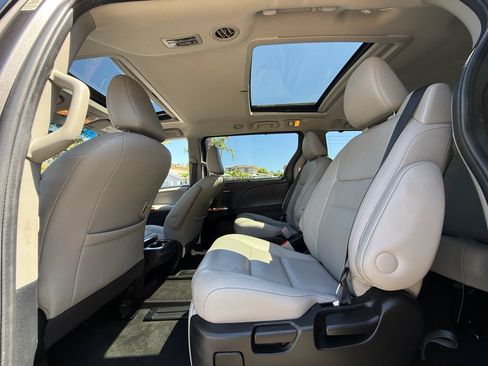 Used 2015 Toyota Sienna Limited FWD image 16