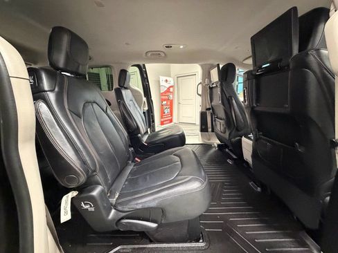 Used 2018 Chrysler Pacifica Touring-L Plus FWD image 45