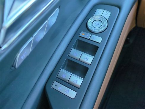 Certified 2025 Genesis GV80 2.5T Prestige image 23