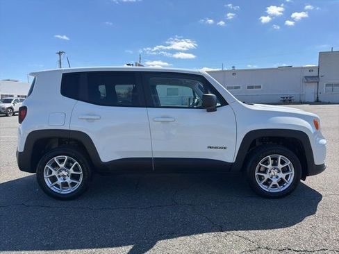 Used 2023 Jeep Renegade Latitude image 10