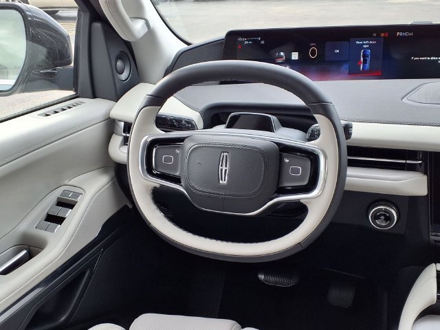 New 2026 Lincoln Navigator Premiere AWD/4WD image 11