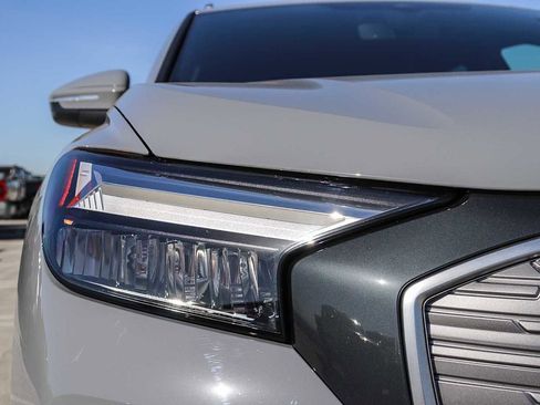 Used 2024 Audi Q4 e-tron Premium Plus image 9