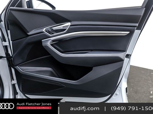 Used 2022 Audi e-tron Premium w/ Convenience Plus Package image 24