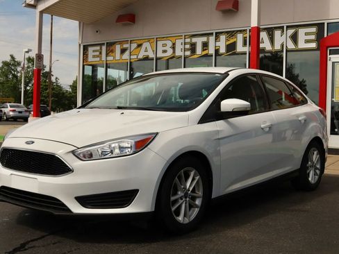Used 2015 Ford Focus SE FWD image 1