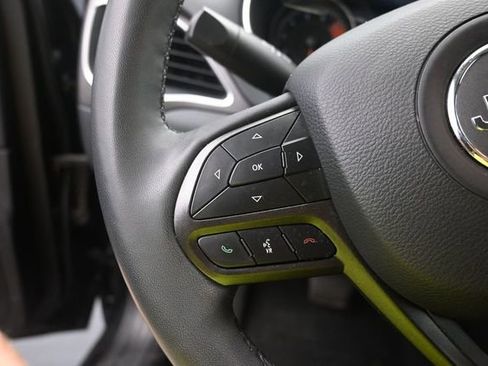 Used 2022 Jeep Cherokee Trailhawk AWD/4WD image 16