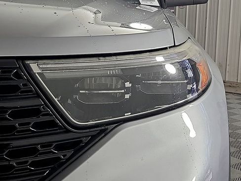 Used 2020 Ford Explorer XLT w/ Equipment Group 202A image 10