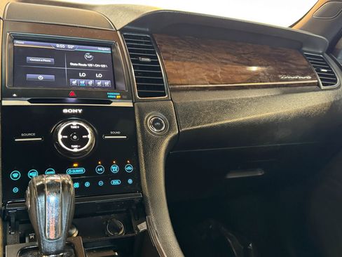Used 2013 Ford Taurus Limited FWD image 15