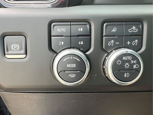 Used 2024 GMC Sierra 1500 AT4 w/ Technology Package AWD/4WD image 44