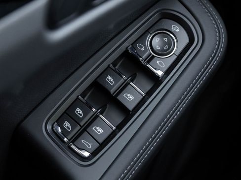 New 2026 Porsche Macan image 19