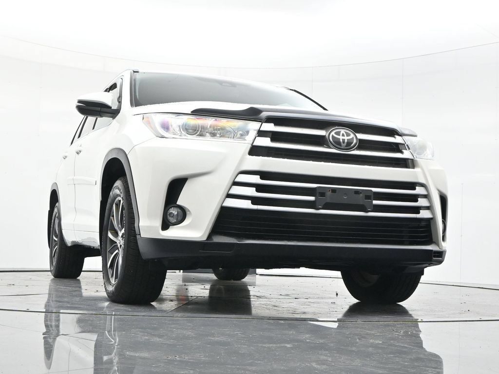 Used 2017 Toyota Highlander XLE AWD/4WD image 46