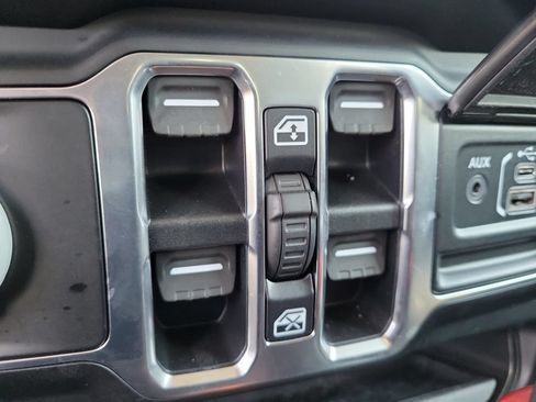Used 2021 Jeep Wrangler Unlimited Sahara AWD/4WD image 26
