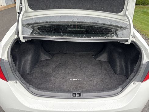 Used 2018 Toyota Corolla SE w/ Carpet Mat Package (TMS) FWD image 5