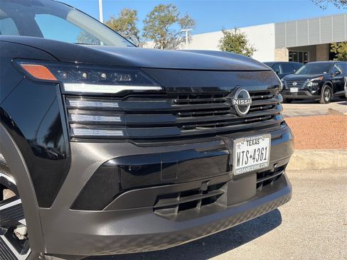 Certified 2025 Nissan Kicks SV image 3