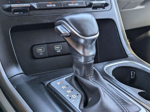 Used 2024 Kia Carnival LX image 22