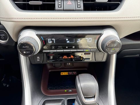 Used 2025 Toyota RAV4 Limited image 22