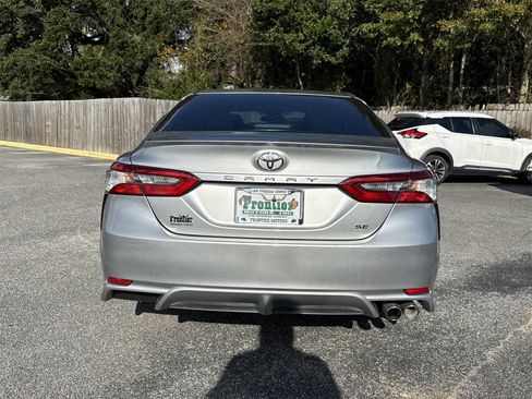 Used 2018 Toyota Camry SE image 4