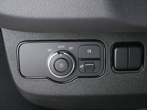 Used 2025 Mercedes-Benz Sprinter 2500 image 9