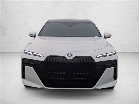 Used 2023 BMW 740i w/ Parking Assistance Package image 2