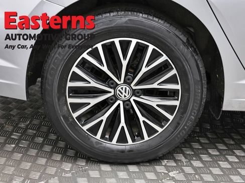 Used 2020 Volkswagen Jetta SE w/ SE Cold Weather Package FWD image 30