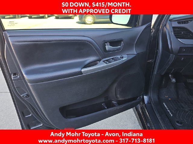 Used 2017 Toyota Sienna SE FWD image 11